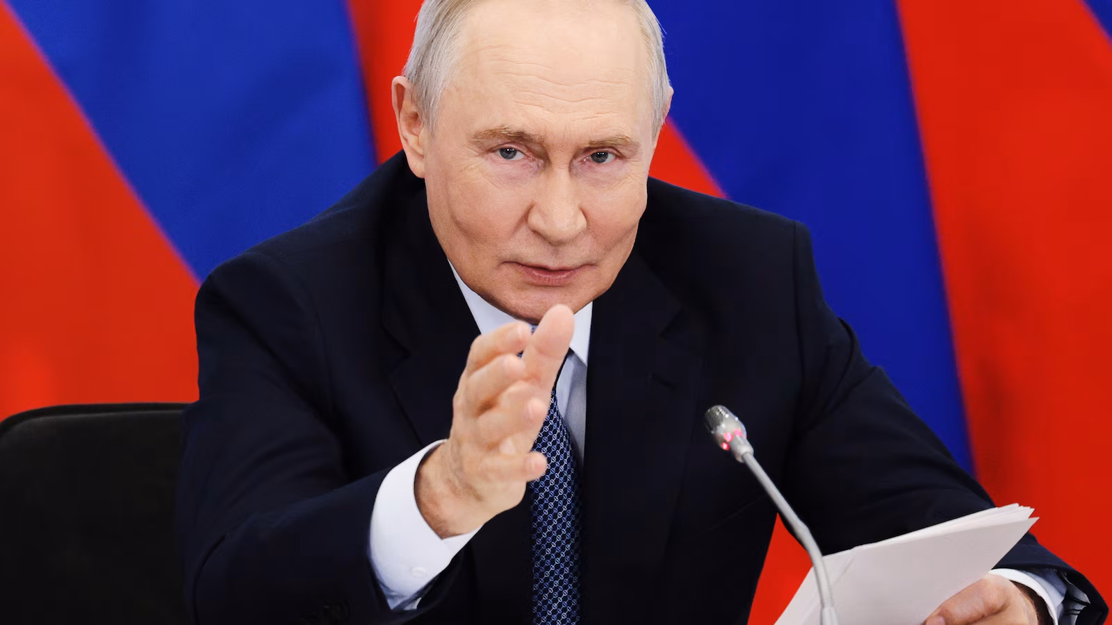 Парламентские выборы в России проходят без реальной оппозиции политике Путина