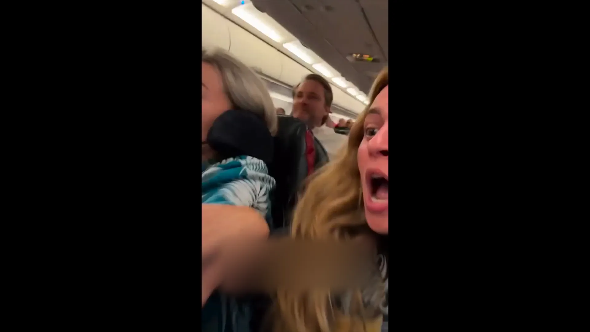 «Мы начали падать»: Турбулентность трясла рейс Turkish Airlines