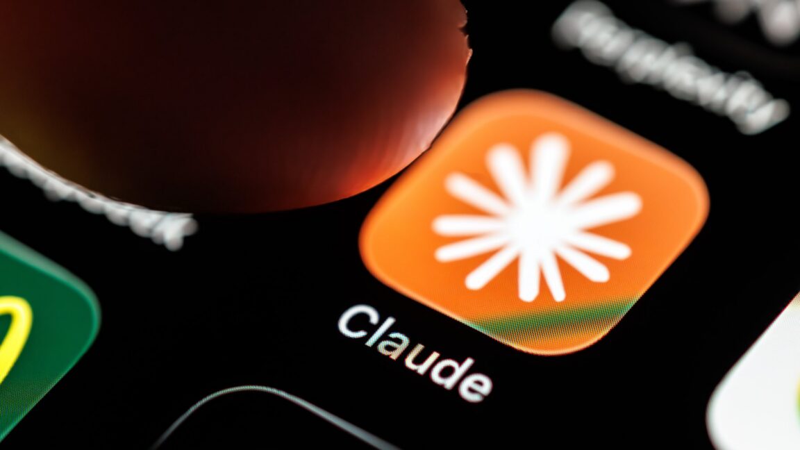 Пользователи Claude нашли способы обхода защитных механизмов для исследований биооружия