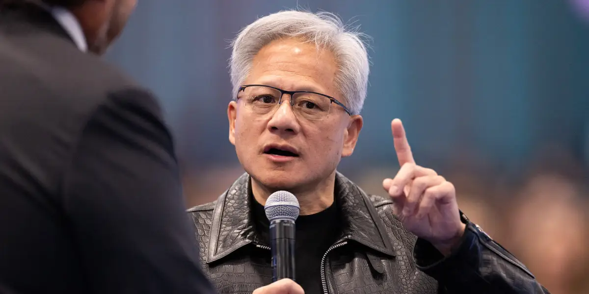 Дженсен Хуанг из Nvidia заявил, что у гендиректоров ИИ-компаний есть «скрытые мотивы» для предупреждений о конце света