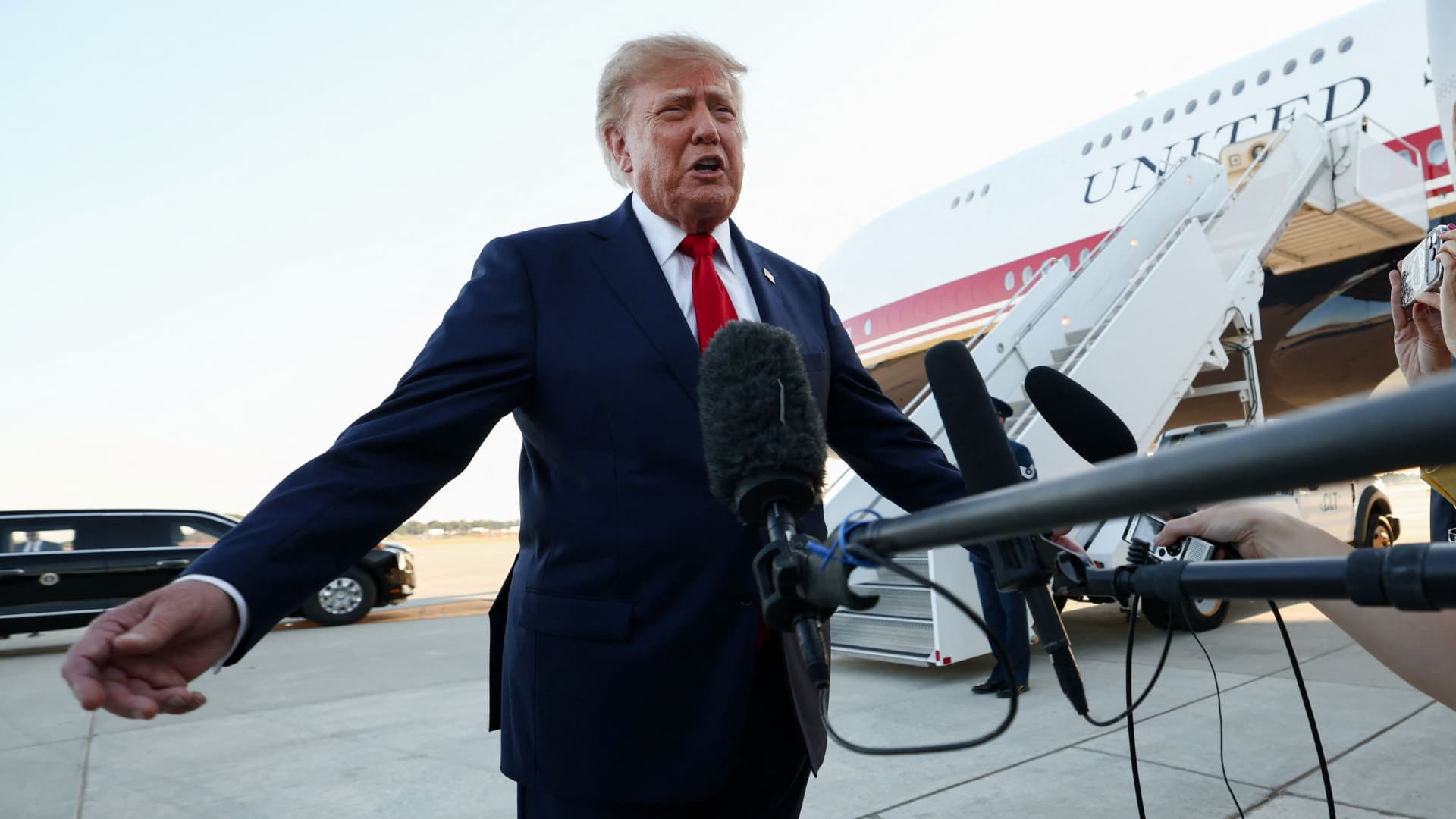 «Враждебный акт»: Трамп пригрозил ЕС пошлинами из-за предложения об ассоциированном членстве Канады