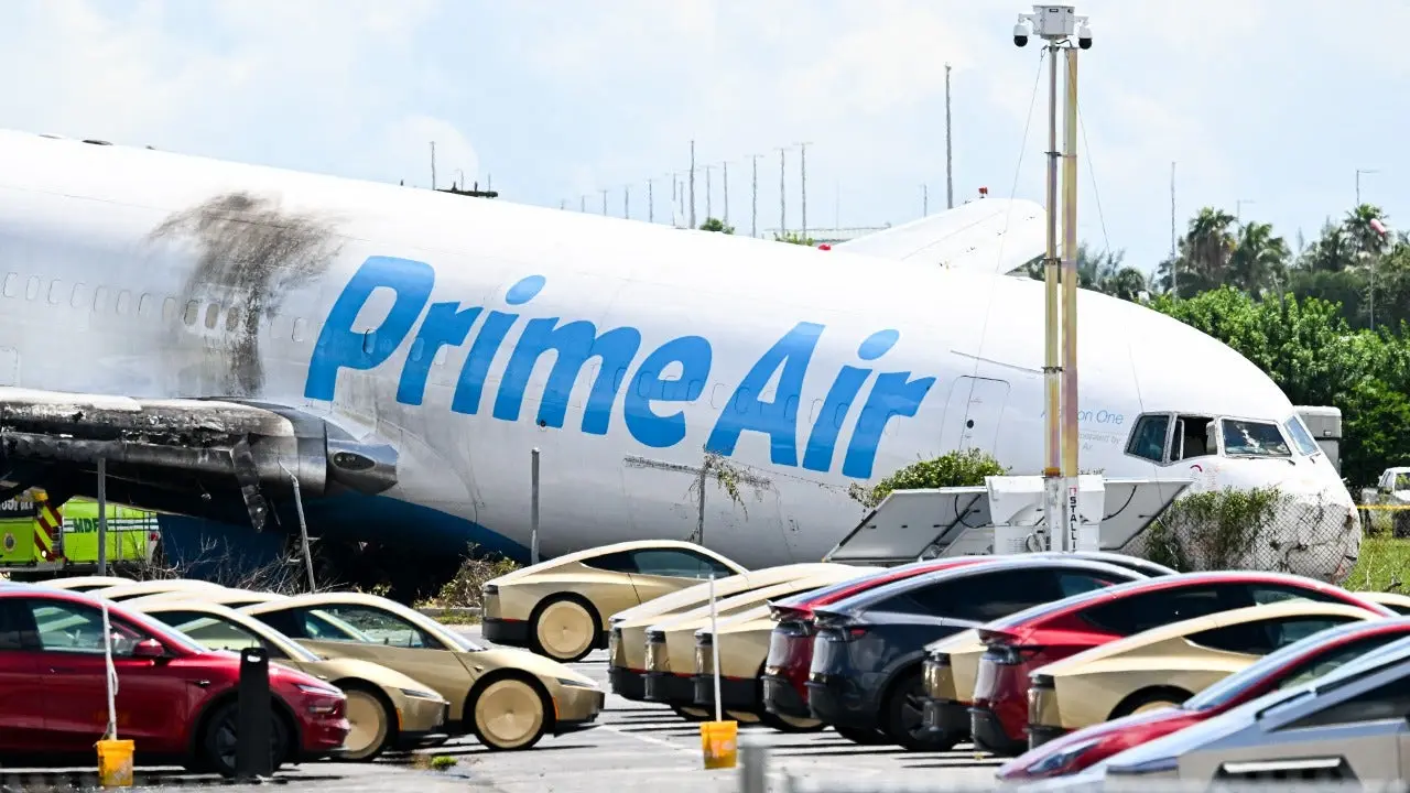 Пилот грузового самолета Amazon неоднократно предупреждал, что воздушное судно движется «слишком быстро» перед смертельным крушением в Майами, сообщает NTSB